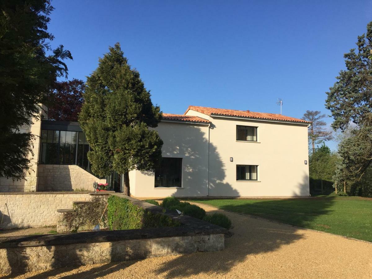 L Esprit Du Clain Chambres D Hotes Bandb De Standing Proches Du Futuroscope Golf Et Lac De St Cyr Naintre Exterior foto